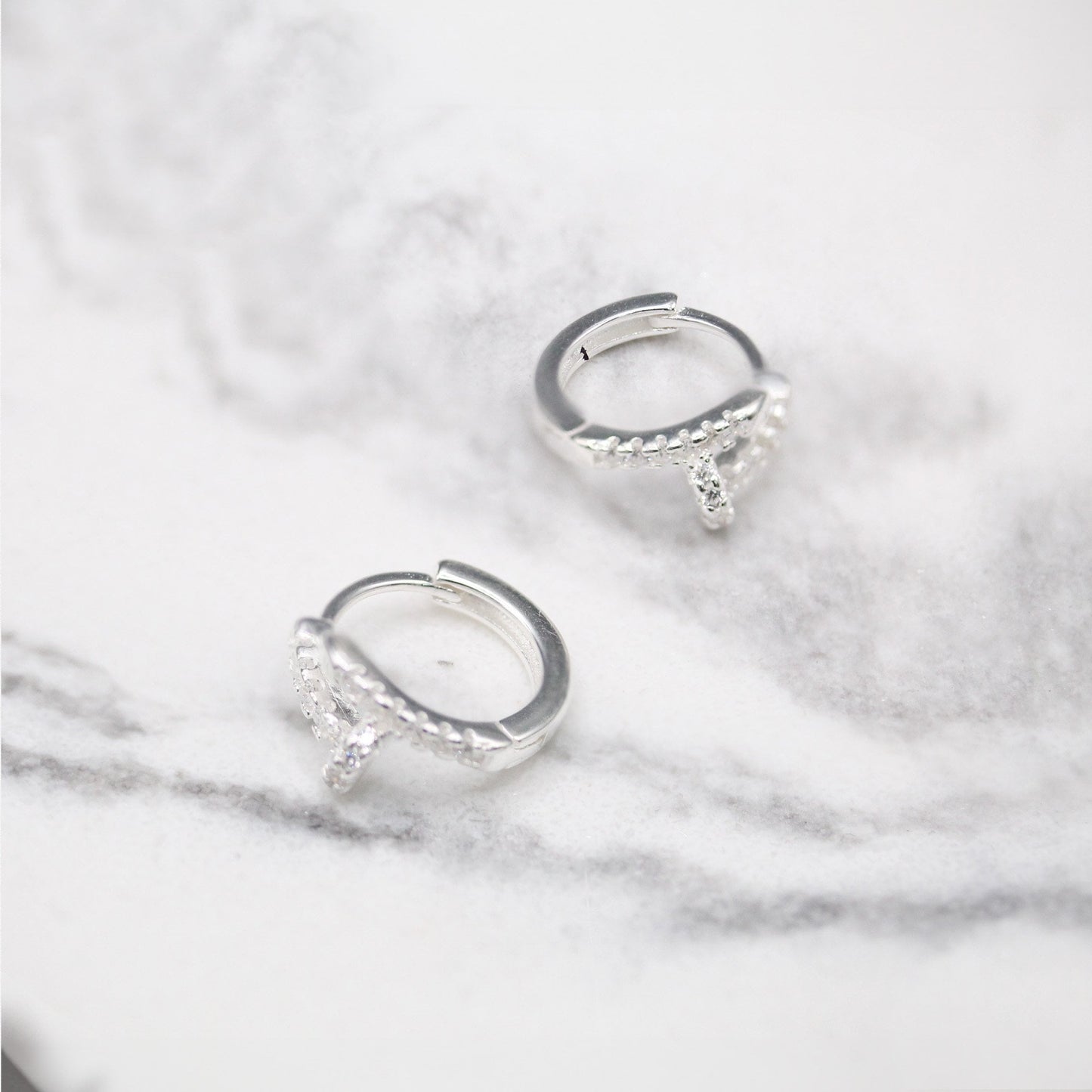 Silver Overlap Huggie - 10mm