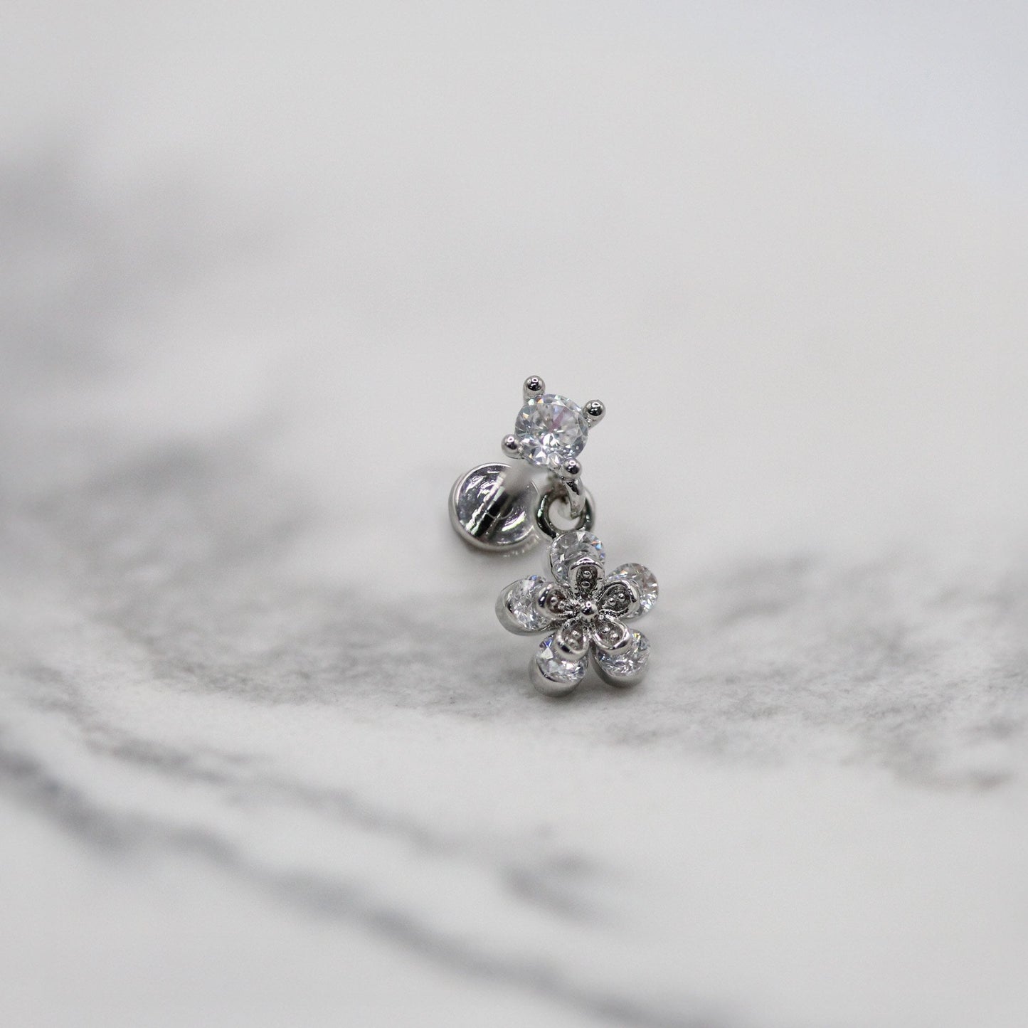 Crystal Labret with Beaded Daisy Charm