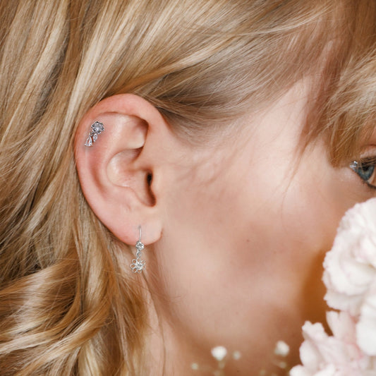 Steel Sparkling Daisy & Crystal Drop Labret