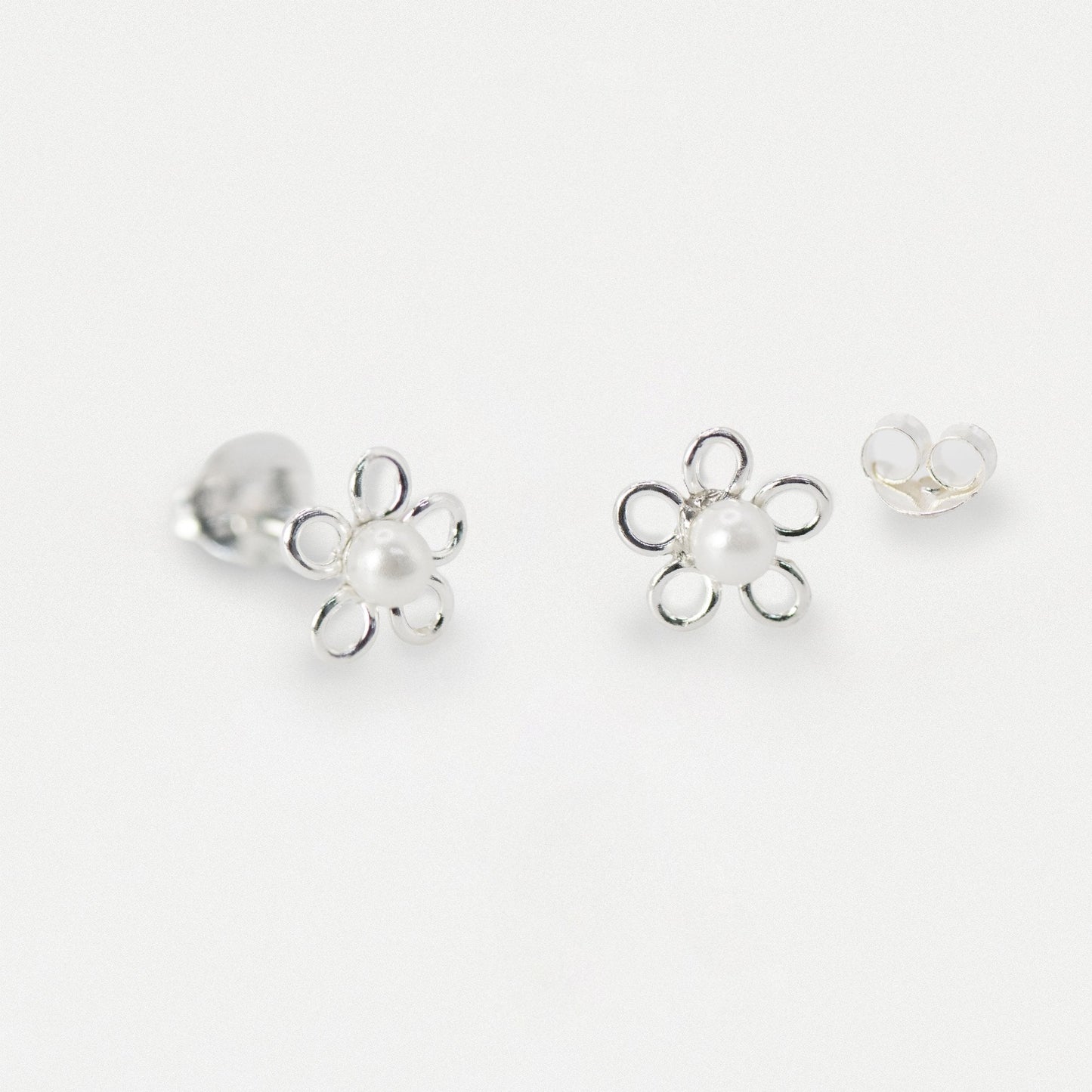 Silver Pearl Daisy Flower Stud Earrings - 6mm
